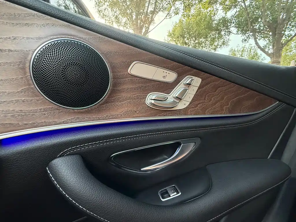 Mercedes-Benz E-Class 2019 — фото 17