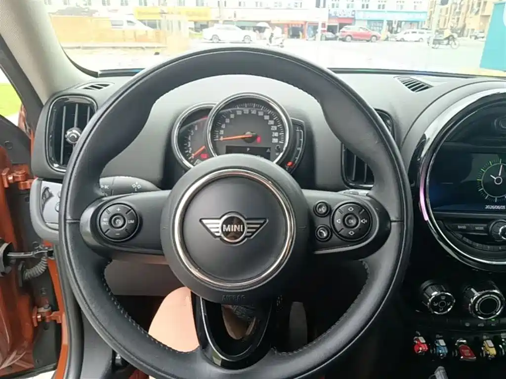 MINI Countryman 2019 — фото 11