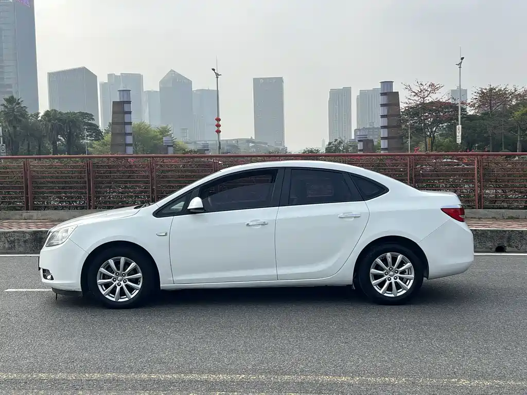 Buick Excelle 2015 — фото 16