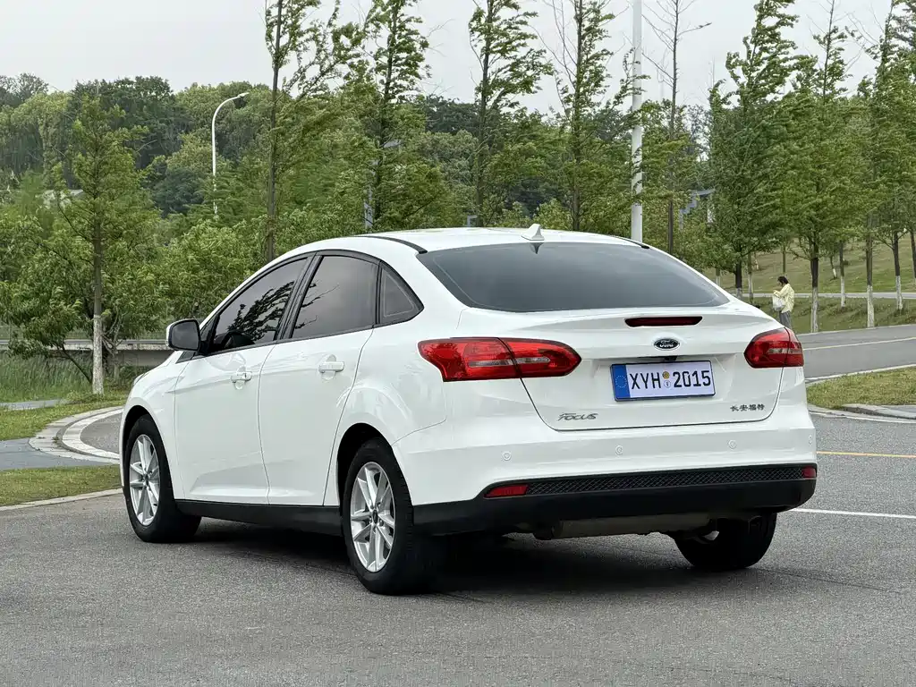 Ford Focus 2017 — фото 14