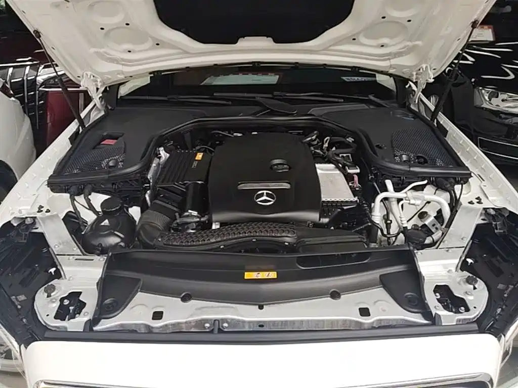 Mercedes-Benz E-Class 2017 — фото 20