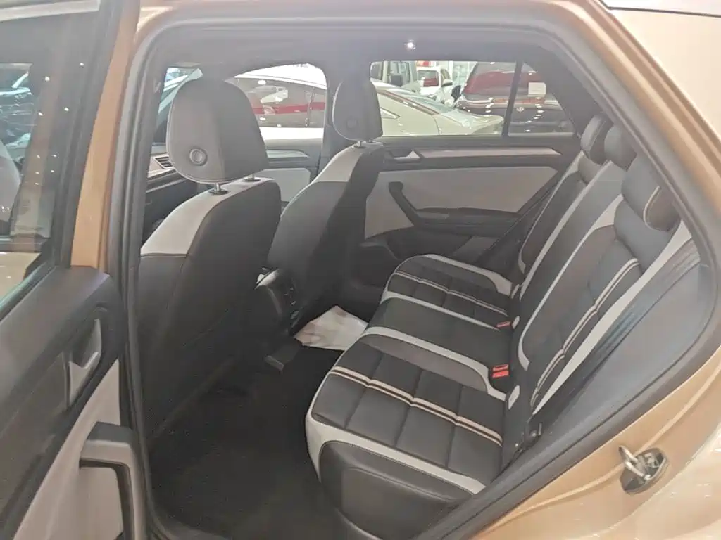Volkswagen T-Roc 2023 — фото 17