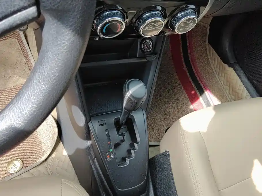 Toyota Yaris L 2019 — фото 16