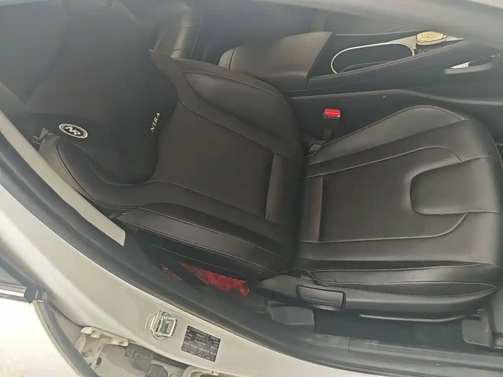 Hyundai Elantra 2023 — фото 25