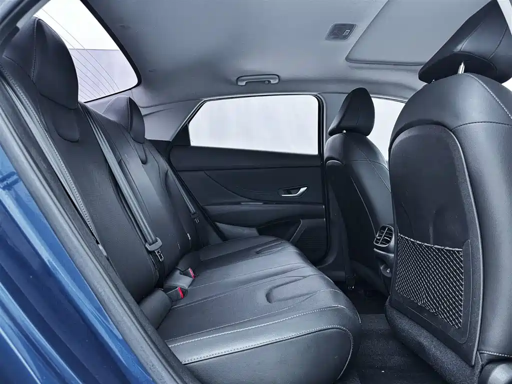 Hyundai Elantra 2022 — фото 23