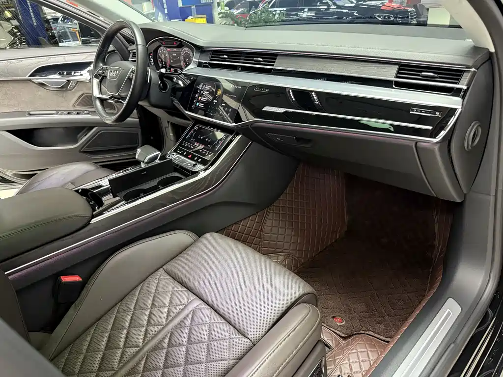 Audi A8 2022 — фото 12