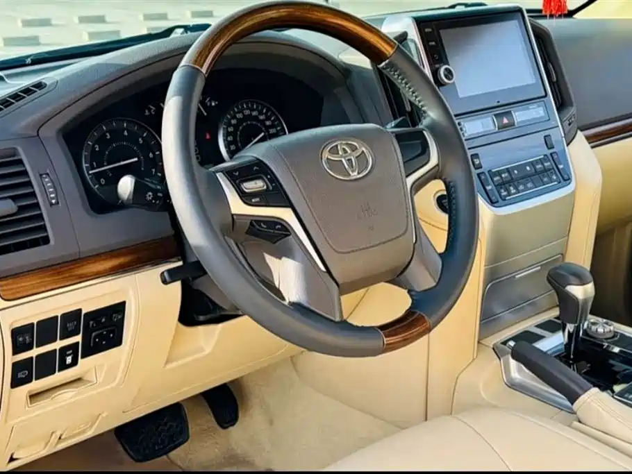 Toyota Land Cruiser 2018 — фото 5
