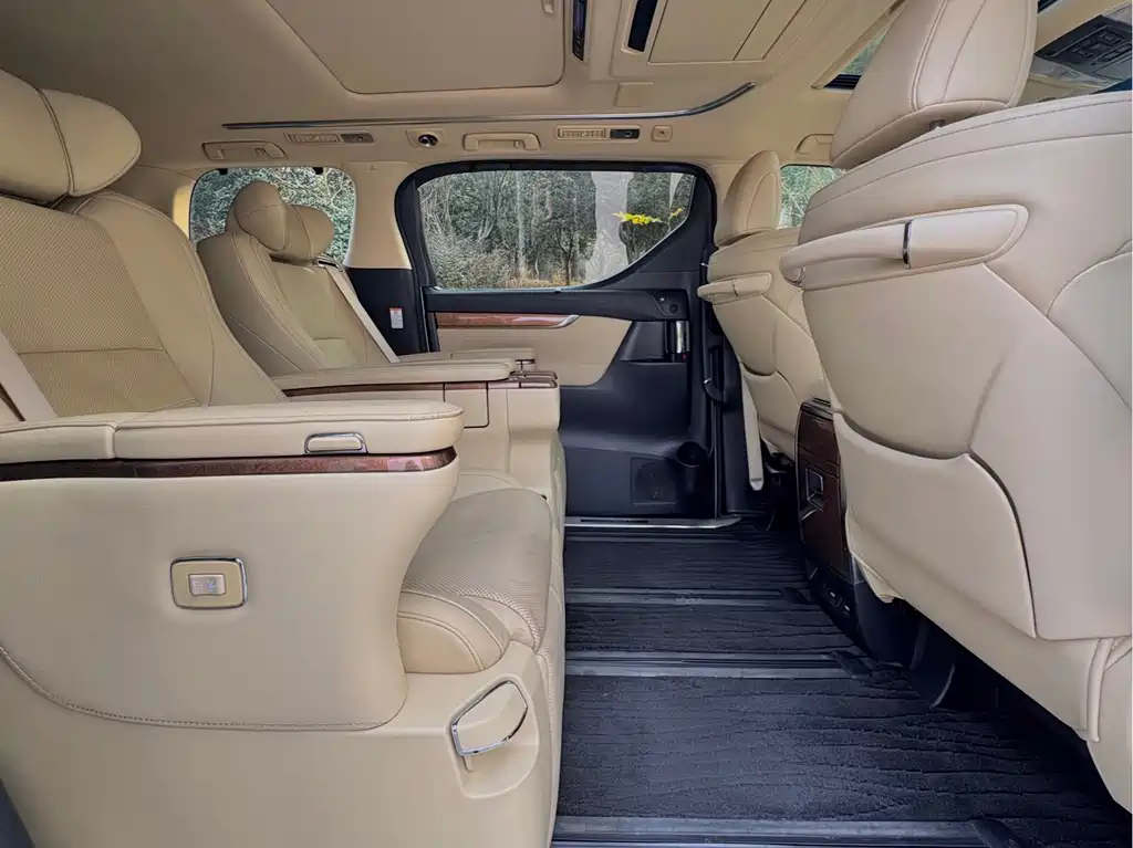 Toyota Alphard 2017 — фото 7