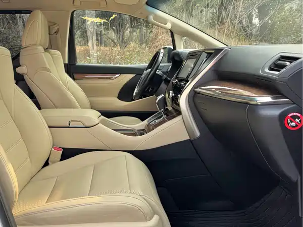 Toyota Alphard 2015