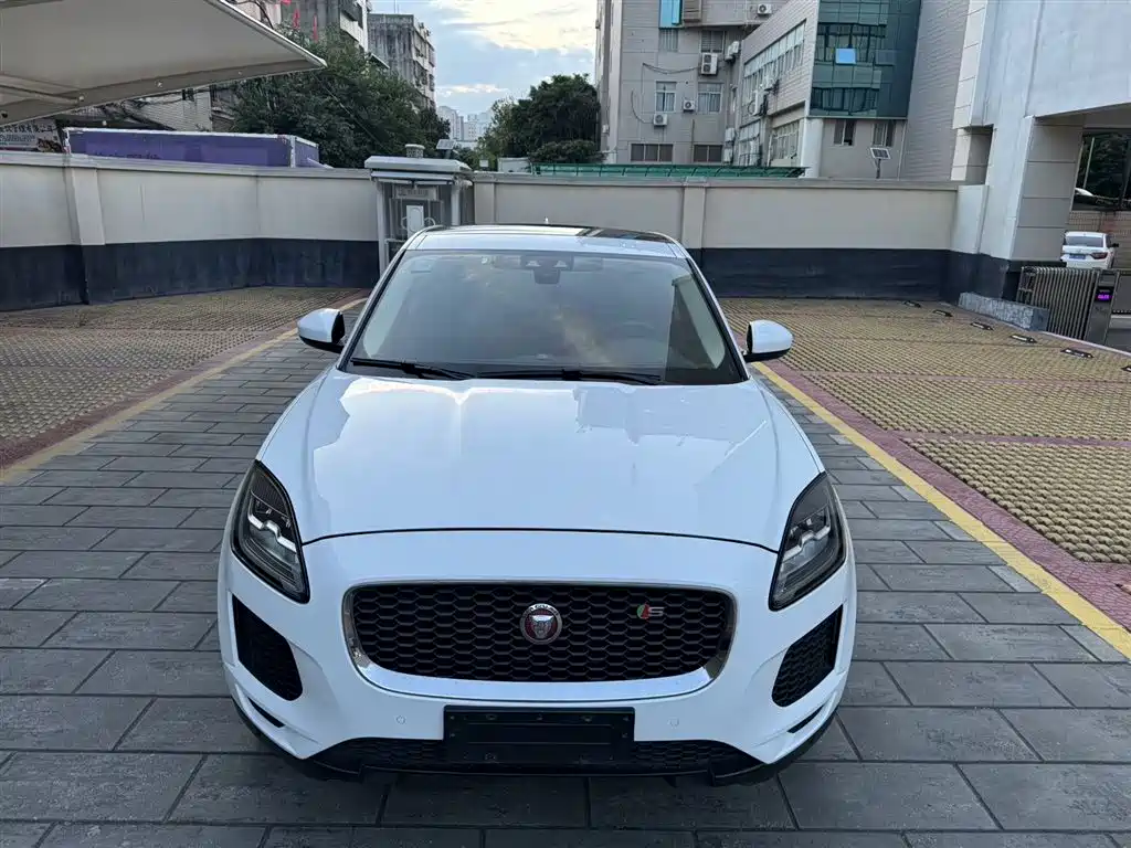 Jaguar E-PACE 2019 — фото 2