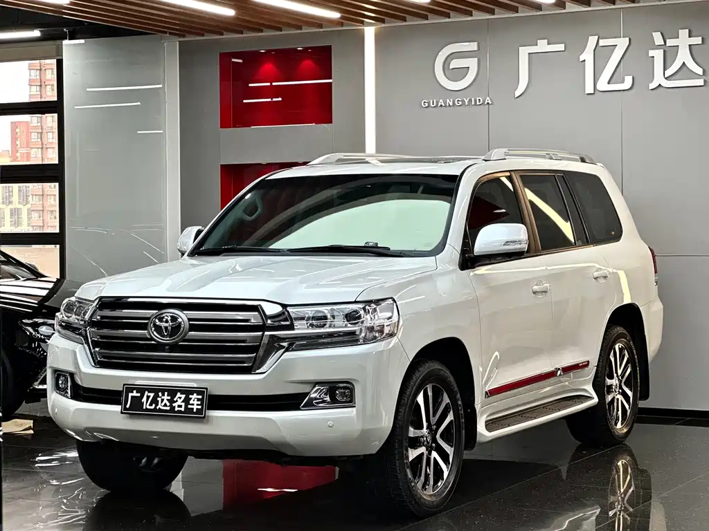 Toyota Land Cruiser 2020 — фото 1