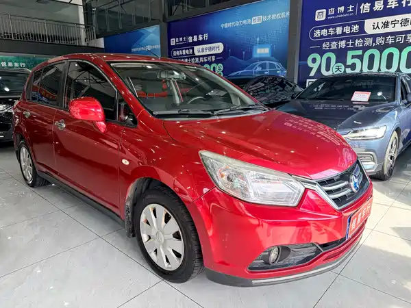 Venucia R50 2015