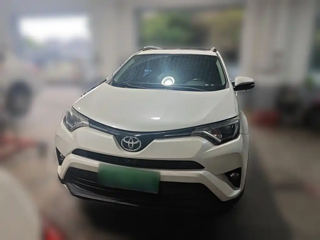 Toyota RAV4 2017 — фото 24