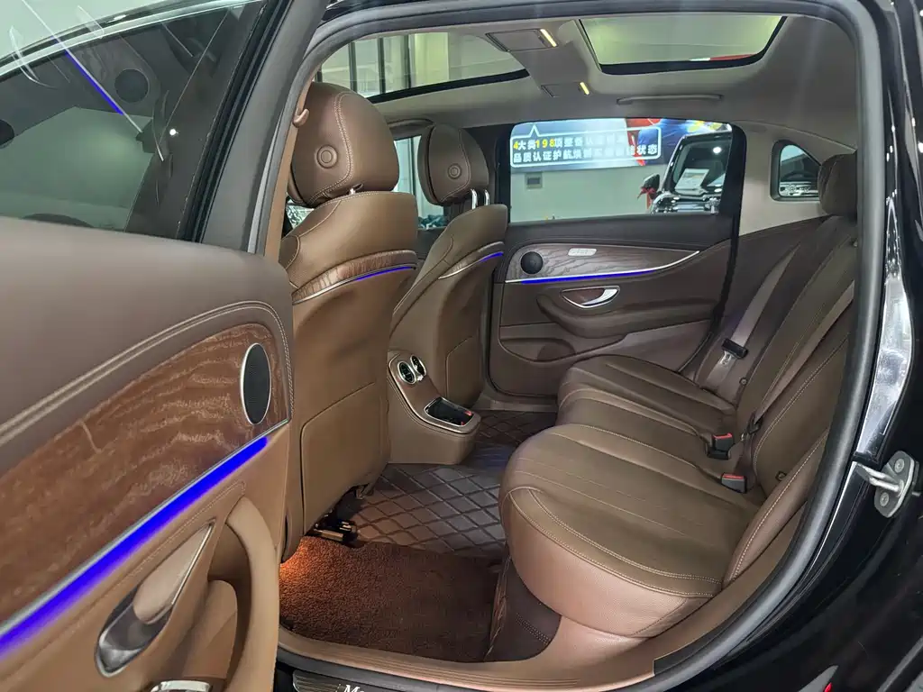 Mercedes-Benz E-Class 2023 — фото 18