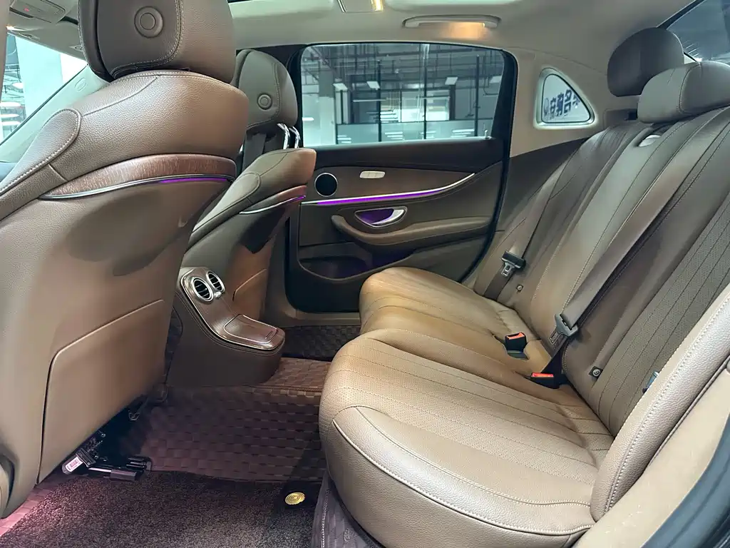 Mercedes-Benz E-Class 2023 — фото 14