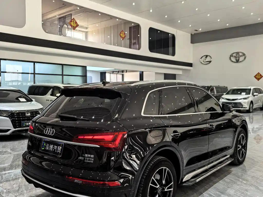 Audi Q5L 2023 — фото 13
