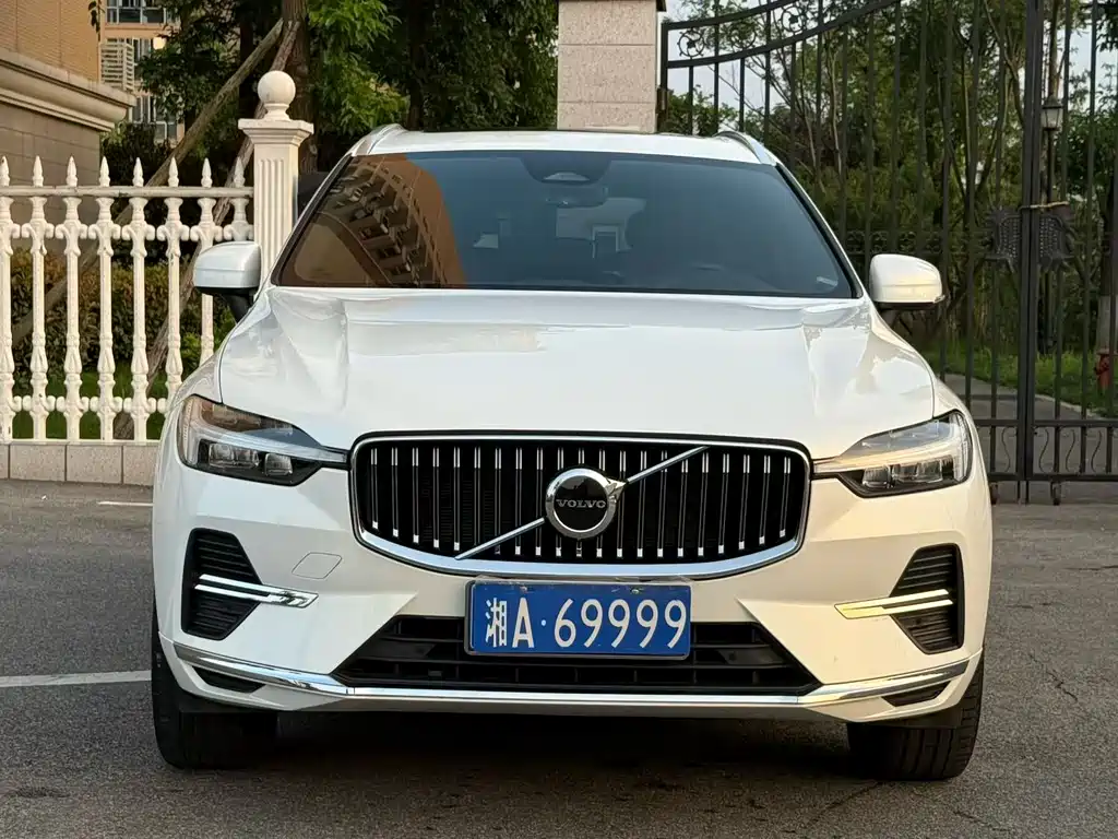 Volvo XC60 2023 — фото 3