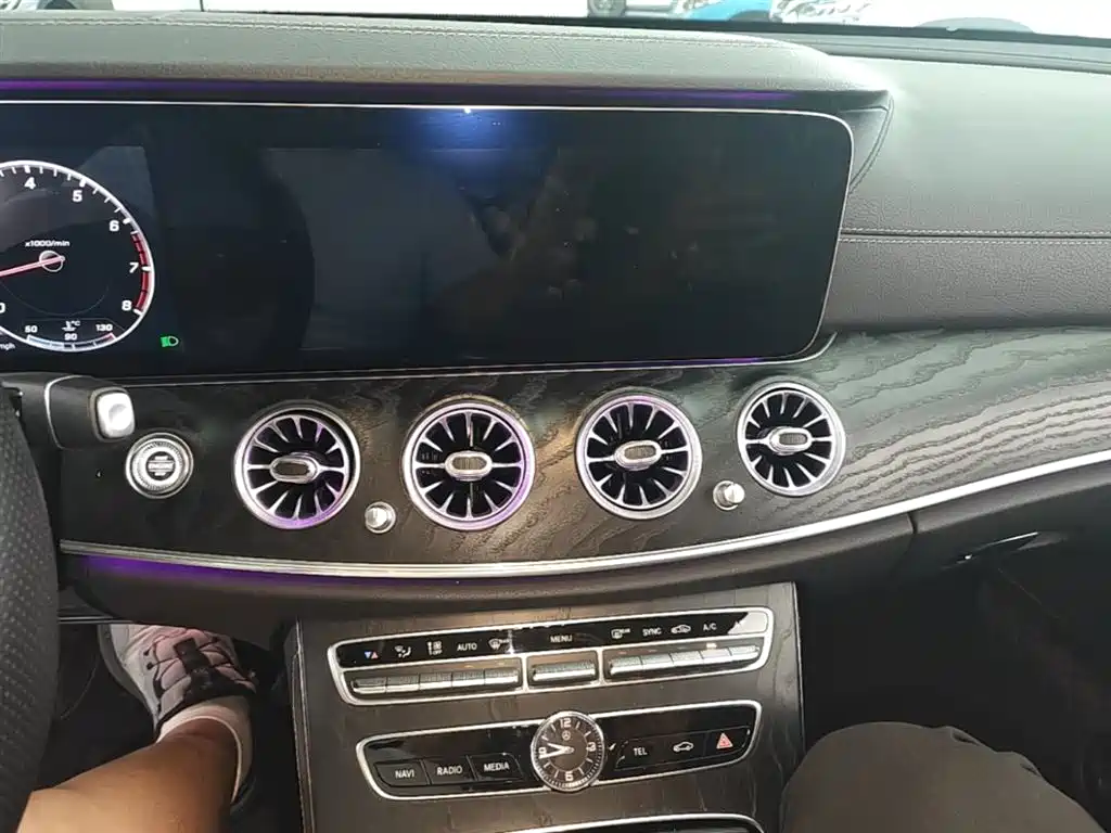 Mercedes-Benz E-Class 2019 — фото 13
