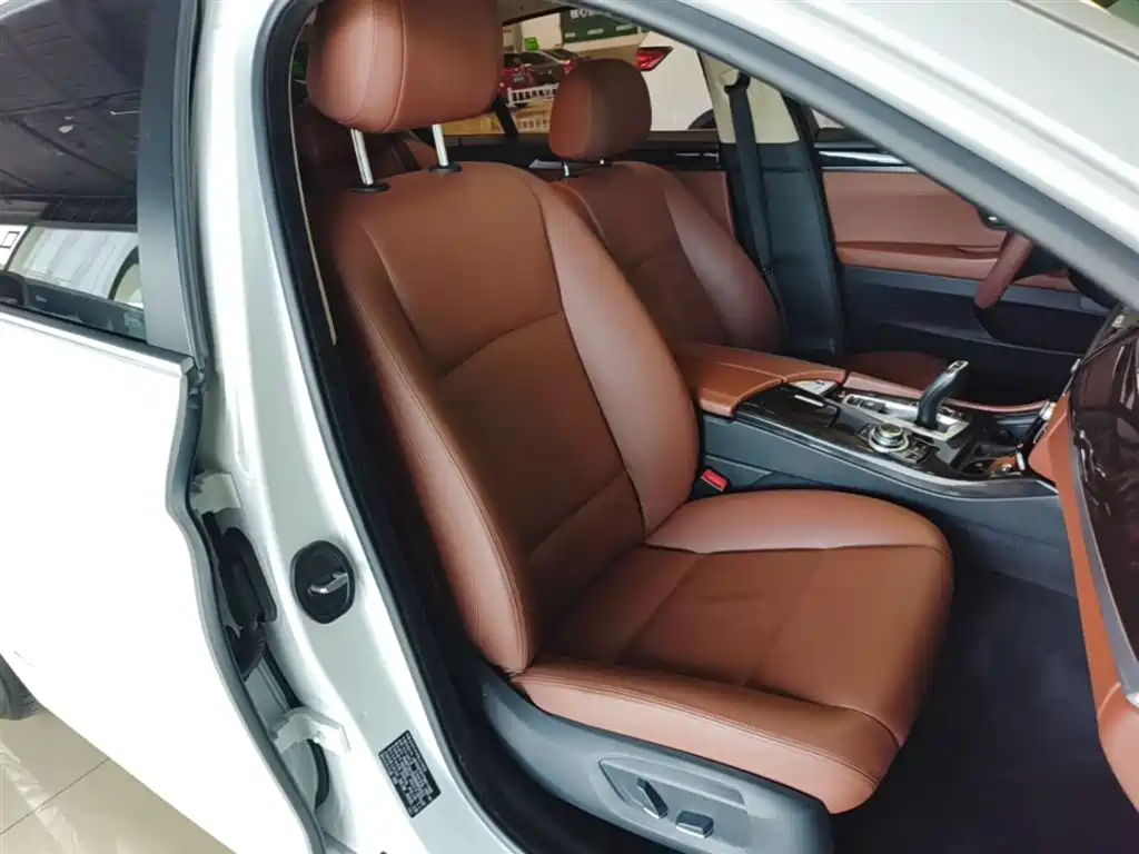 BMW 5 Series 2016 — фото 25