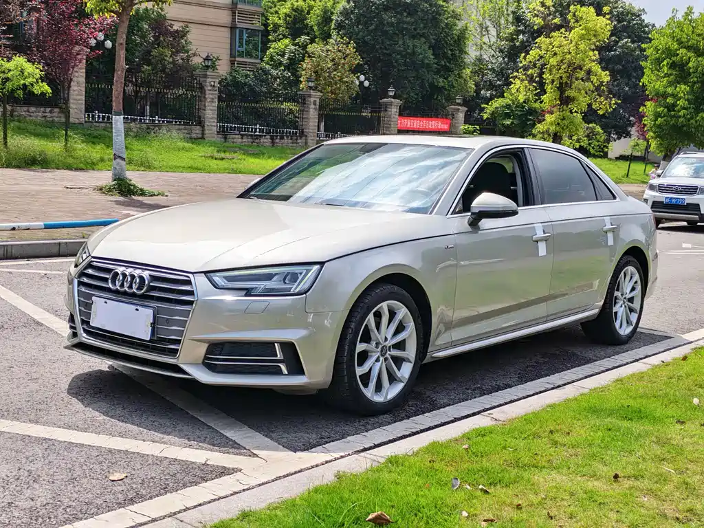 Audi A4L 2018 — фото 1