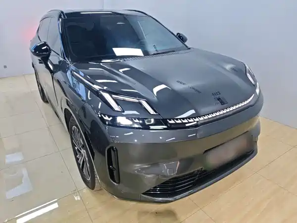 Lynk & Co 08 EM-P 2024