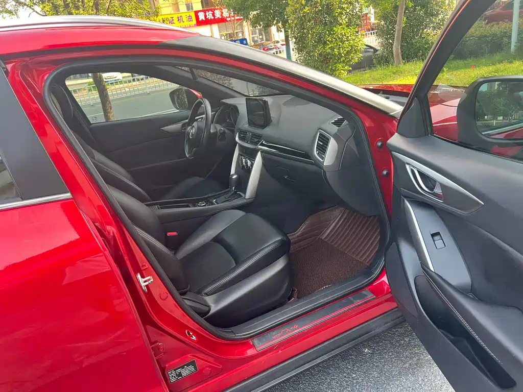 Mazda CX-4 2017 — фото 10