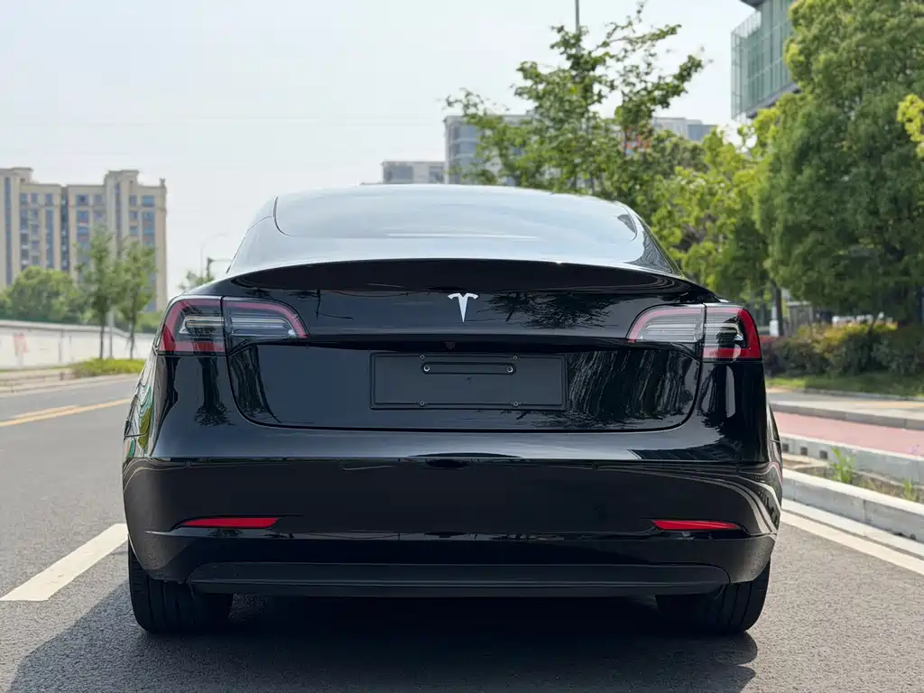 Tesla Model Y 2021 — фото 11