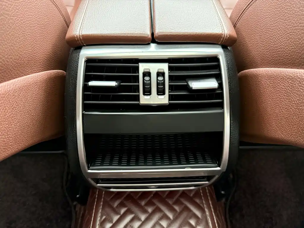 BMW 5 Series 2015 — фото 20