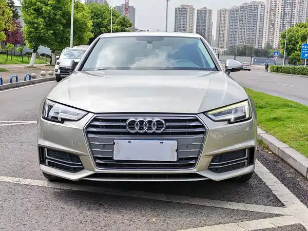 Audi A4L 2018