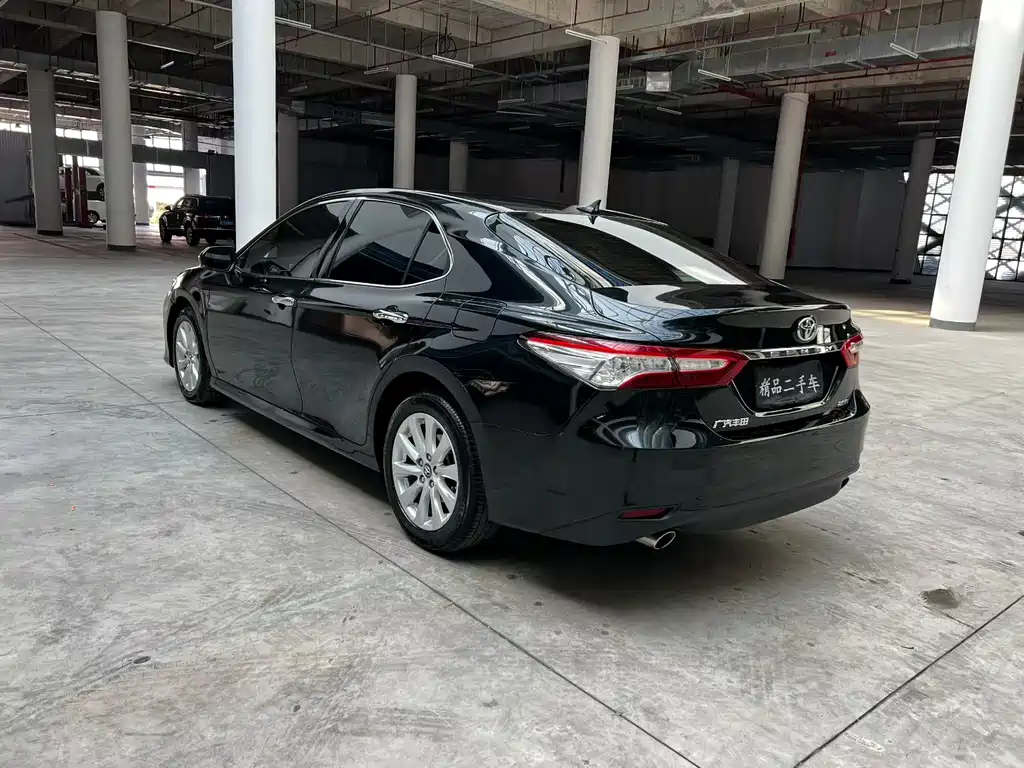 Toyota Camry 2019 — фото 8