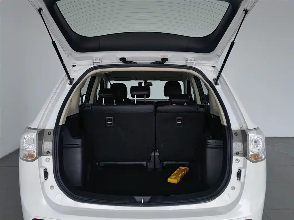 Mitsubishi Outlander 2015 — фото 16