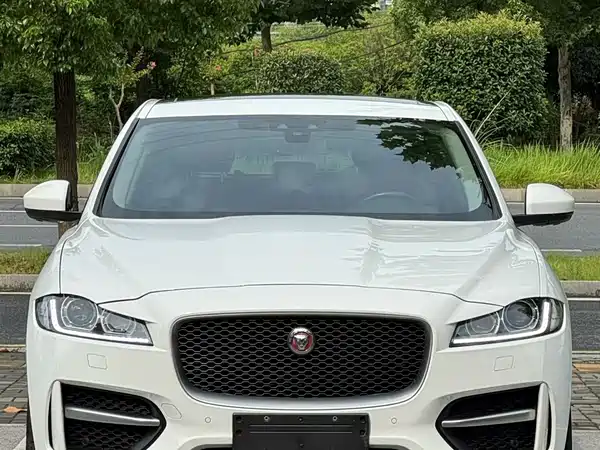 Jaguar F-PACE 2017