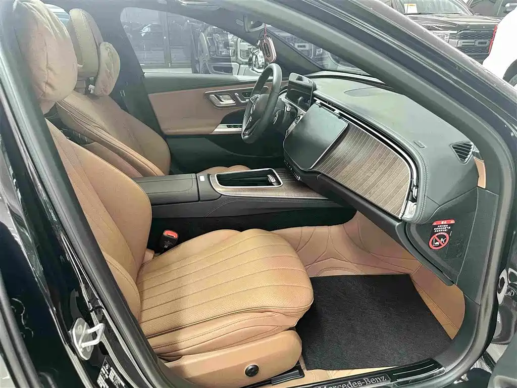 Mercedes-Benz E-Class 2025 — фото 15
