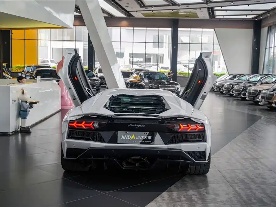Lamborghini Aventador 2019 — фото 4