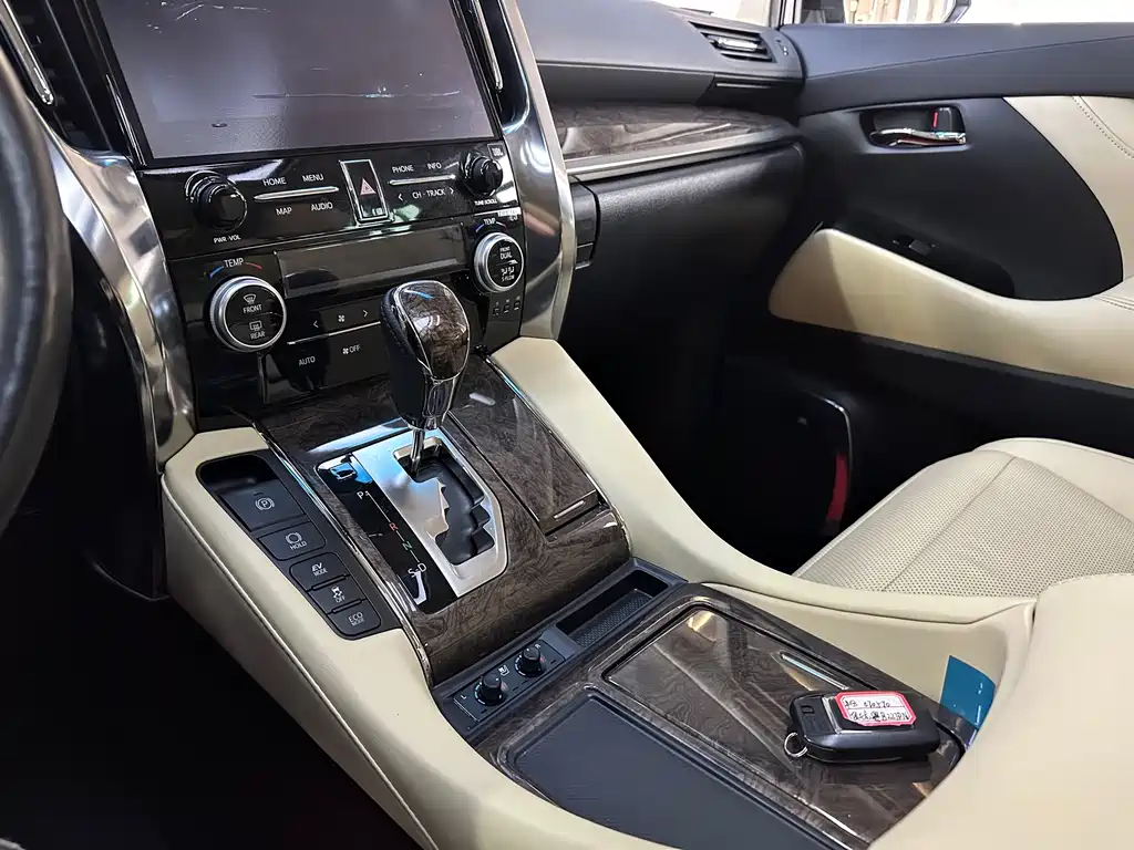 Toyota Alphard 2022 — фото 20