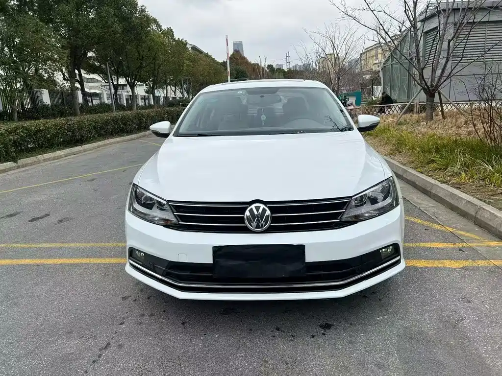Volkswagen Sagitar 2015