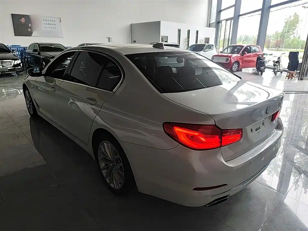 BMW 5 Series New Energy 2019 — фото 5