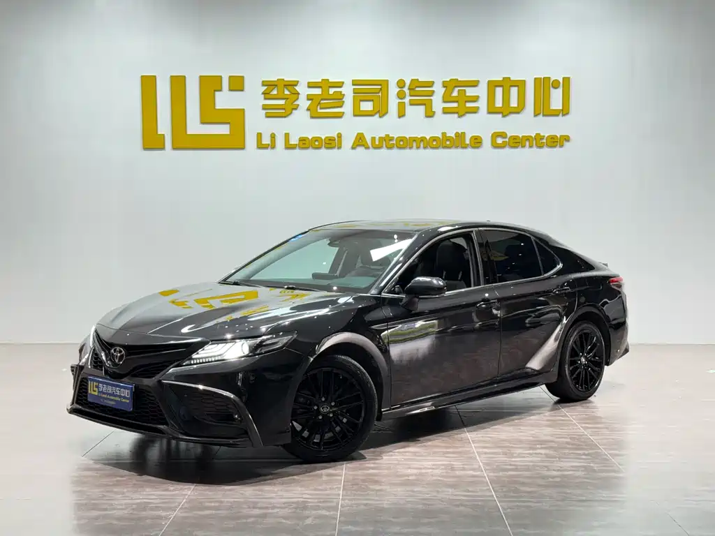 Toyota Camry 2022 — фото 1