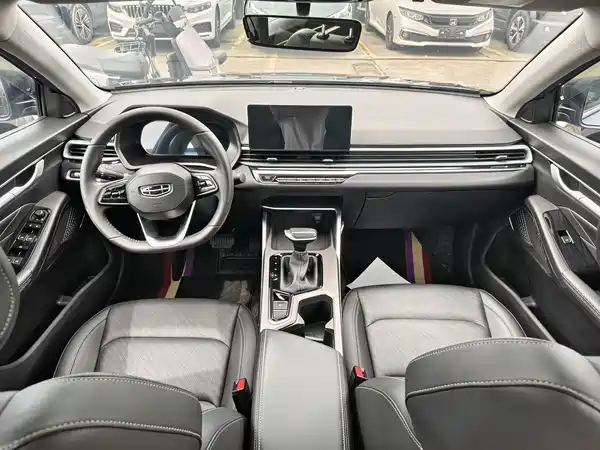 Geely Emgrand 2022