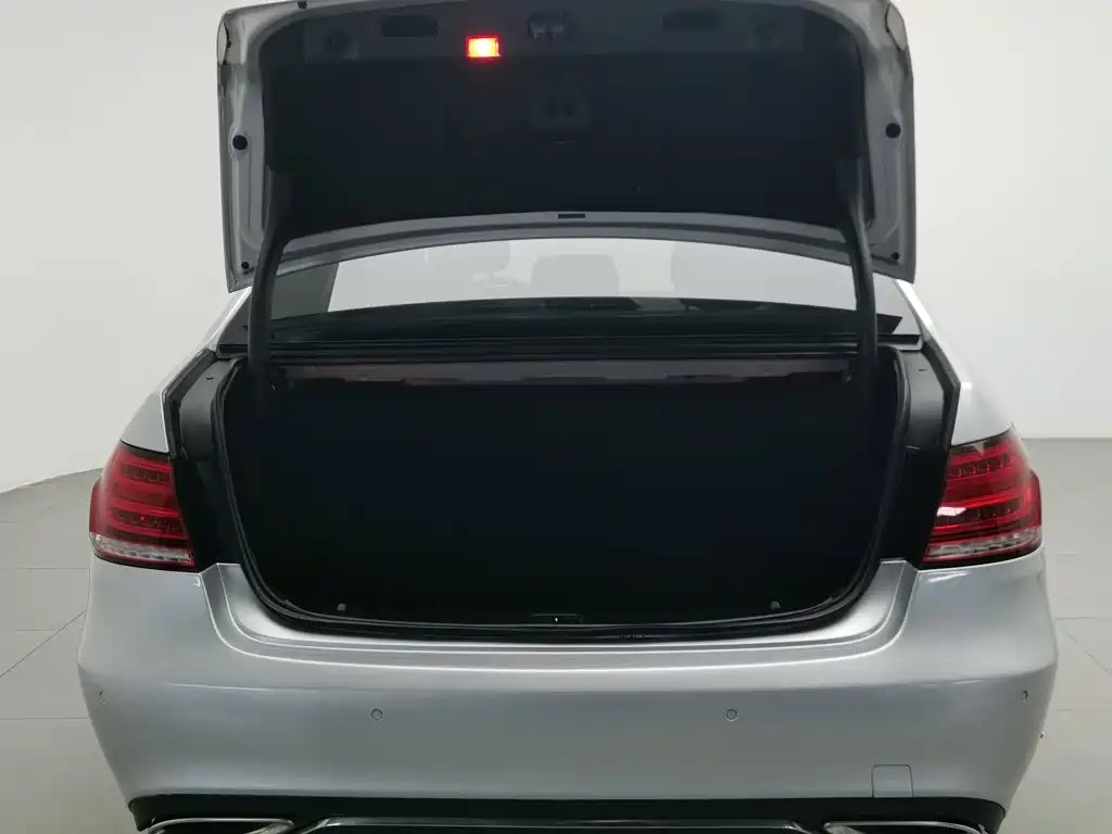 Mercedes-Benz E-Class 2015 — фото 16