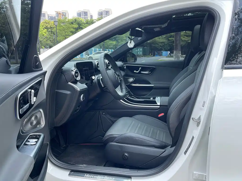 Mercedes-Benz C-Class 2023 — фото 12