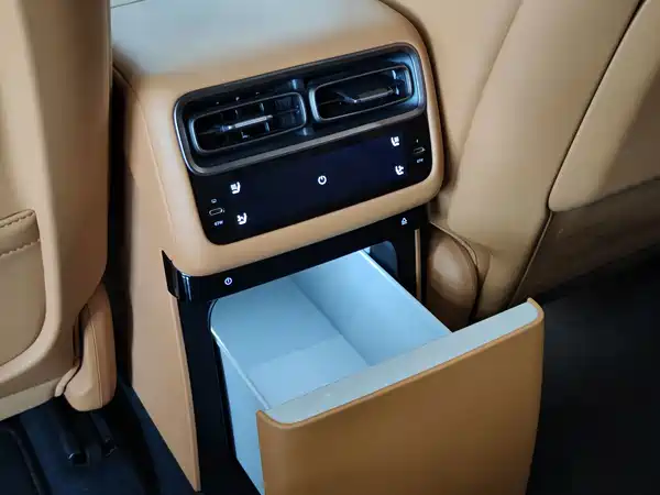 Li Auto i6 2025