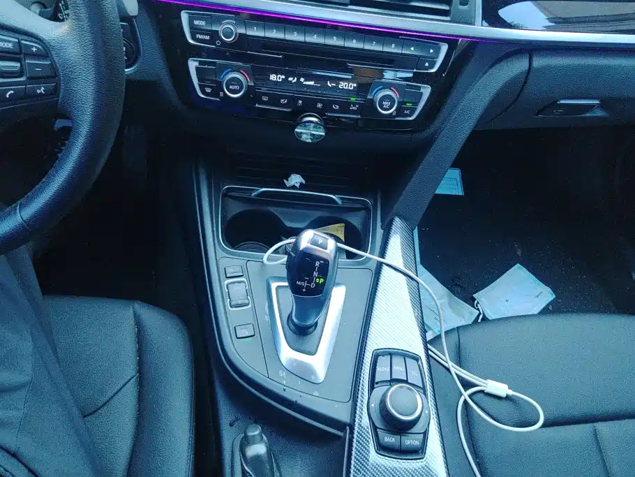 BMW 3 Series 2017 — фото 16
