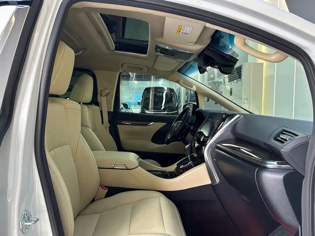 Toyota Alphard 2022 — фото 27