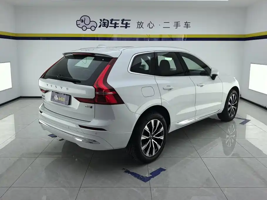 Volvo XC60 2025 — фото 3