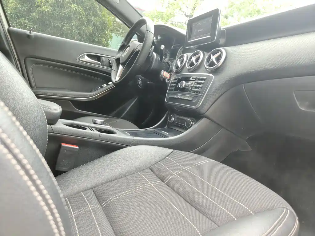 Mercedes-Benz A-Class 2015 — фото 16