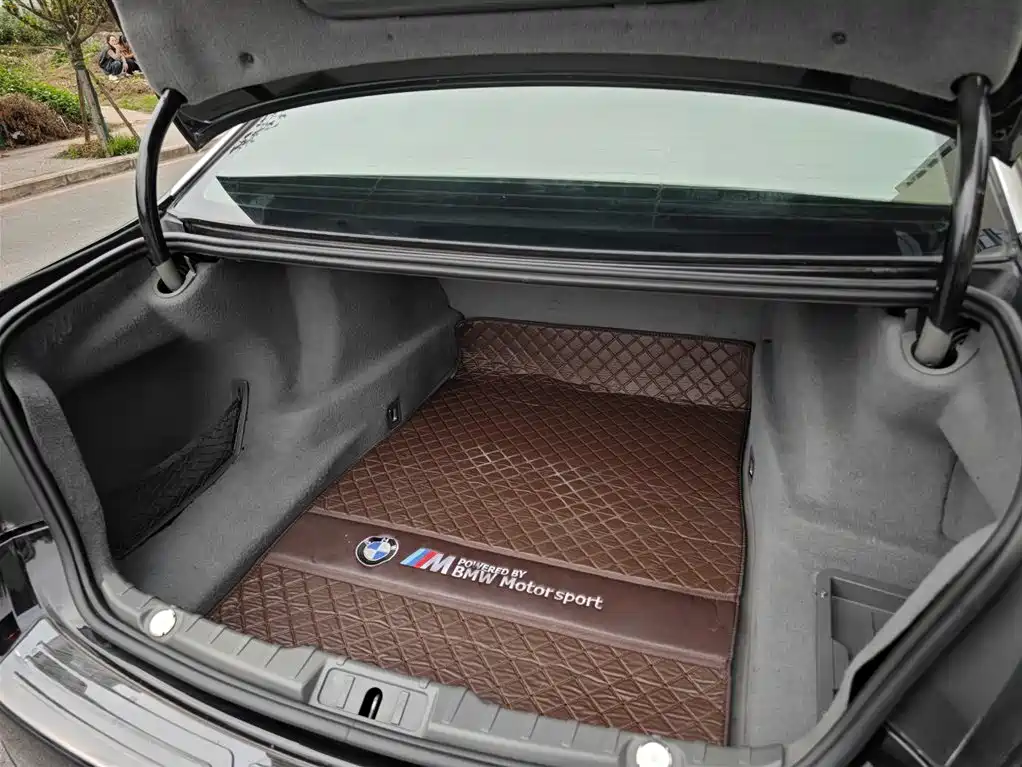BMW 7 Series 2011 — фото 15