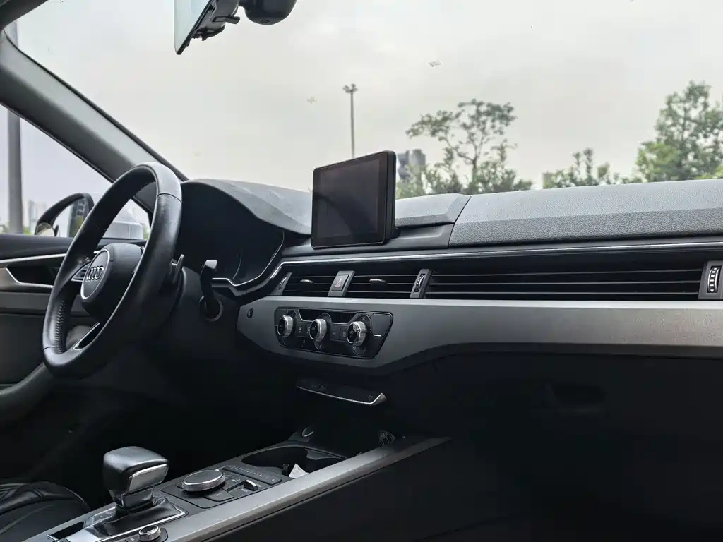 Audi A4L 2017 — фото 13