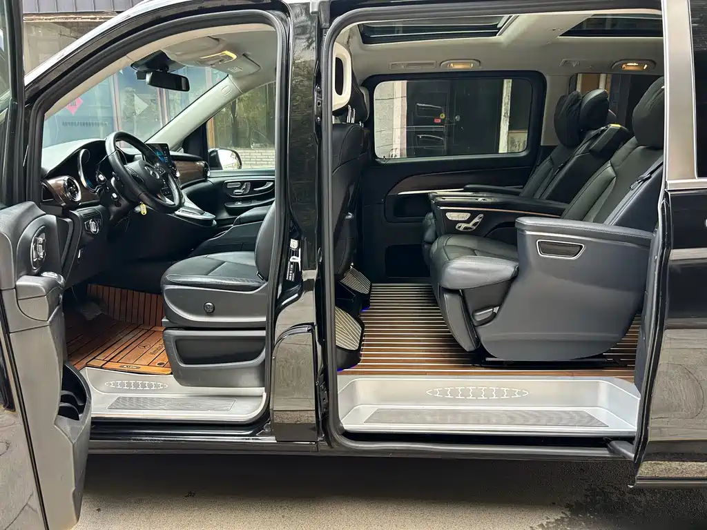Mercedes-Benz V-Class 2021 — фото 10