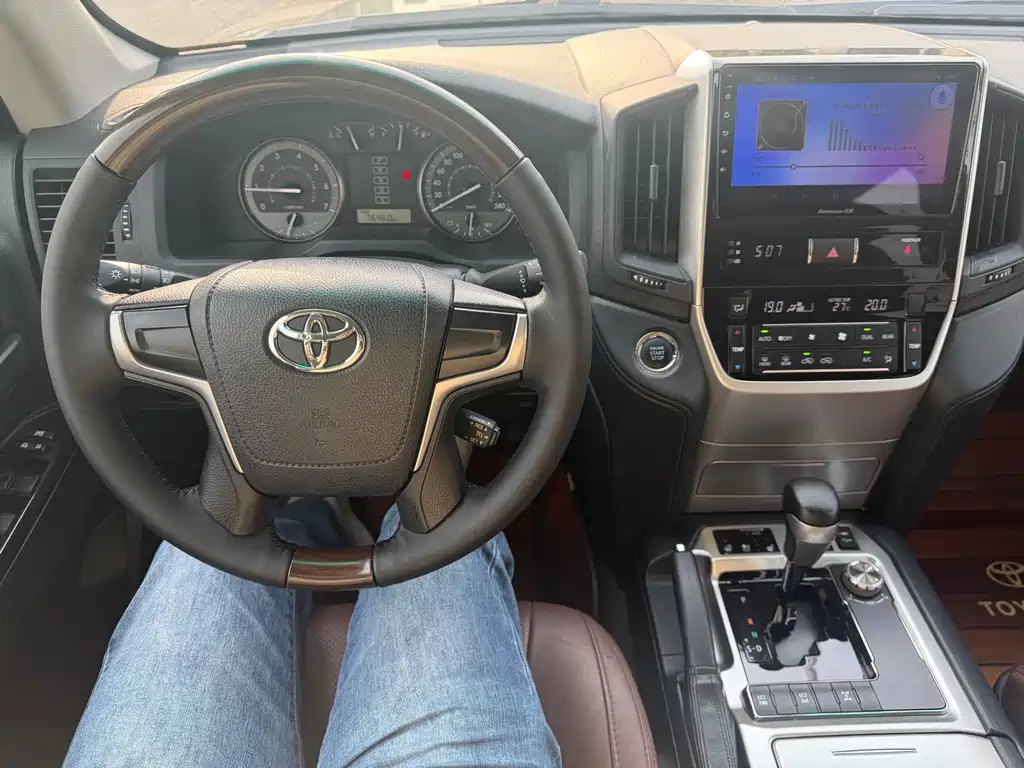 Toyota Land Cruiser 2019 — фото 9